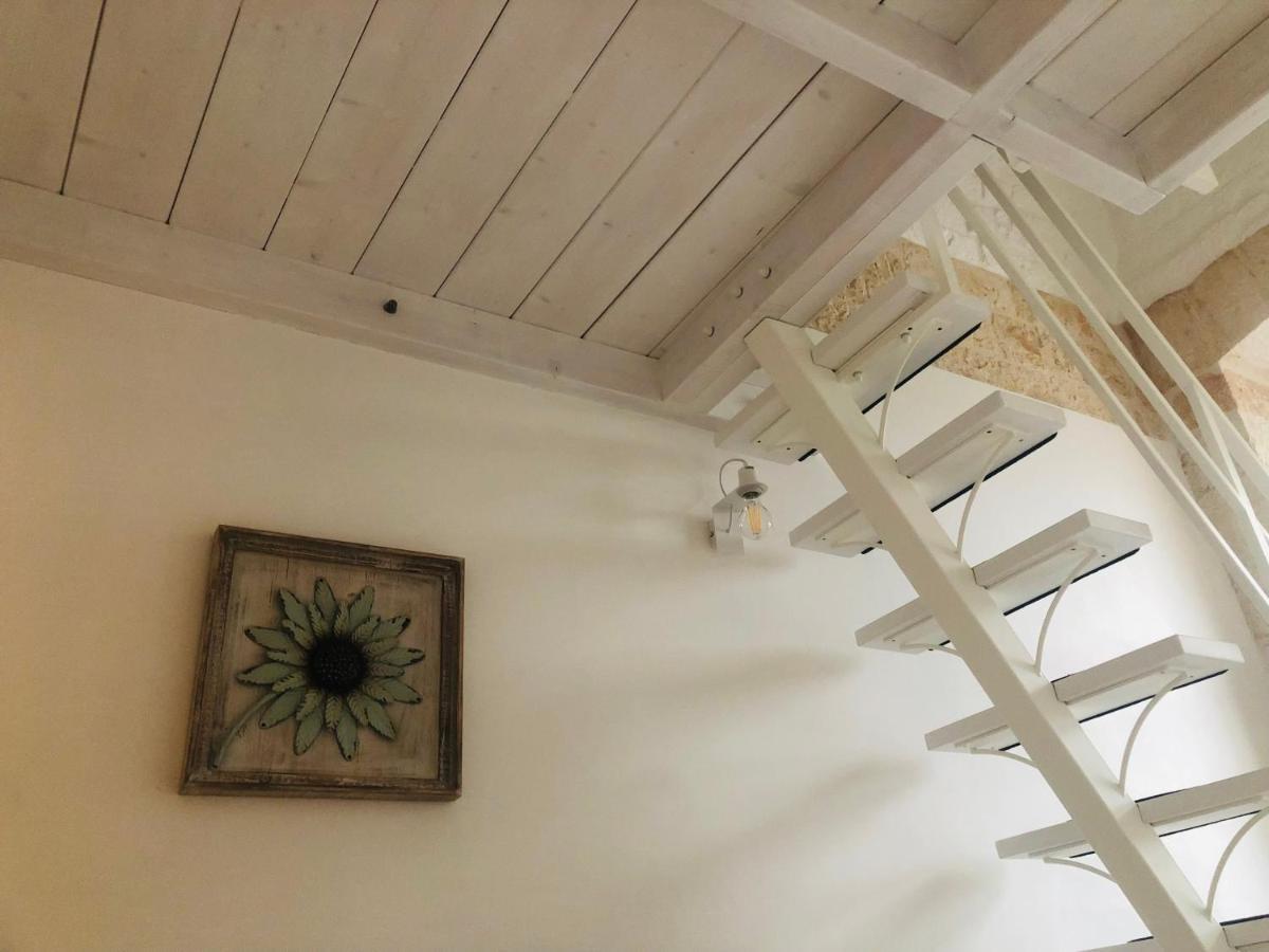 Nido Di Pietra-Dimora In Centro Bed and Breakfast Αλμπερομπέλο Εξωτερικό φωτογραφία